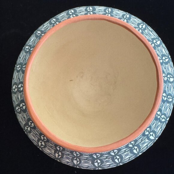 Acoma Pueblo Pottery Jar 7” x 7” Signed L. Antonio — Fine-Line Star/Snow Pattern - Picture 4 of 10